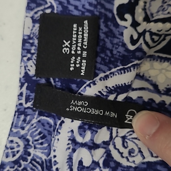 New Directions Navy Blue & White Paisley Print V-neck Blouse size 3X - Picture 4 of 8